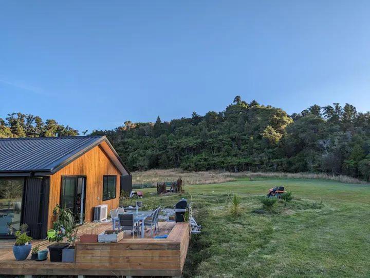 Enchanted Retreat In Greymouth Shared With Host Exterior photo